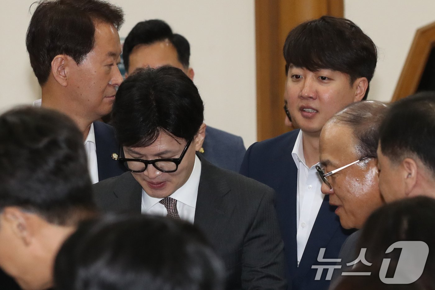 본문 이미지 - 국민의힘 당 대표 출마를 선언한 한동훈 전 비대위원장과 이준석 개혁신당 의원이 지난 6월 24일 오전 서울 여의도 국회 의원회관에서 열린 대한민국 미래혁신포럼 창립총회 및 기념 특강에 참석하고 있다. 2024.6.24/뉴스1 ⓒ News1 이광호 기자