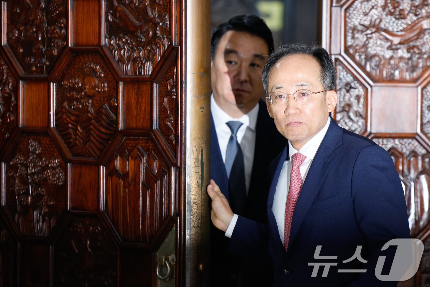 추경호 국민의힘 원내대표가 24일 서울 여의도 국회에서 의원총회를 마친 뒤 &#39;국회 정상화를 위한 대국민 입장 발표&#39;를 하기 위해 이동하고 있다. 2024.6.24/뉴스1 ⓒ News1 안은나 기자