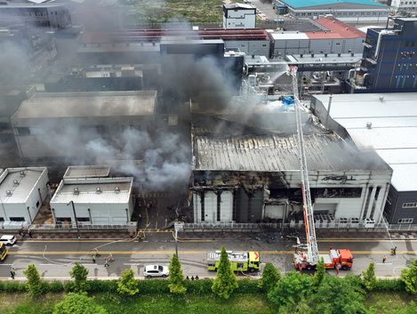 '23명 사망' 아리셀 모회사 에스코넥 12시간 가까이 압수수색(종합2보)