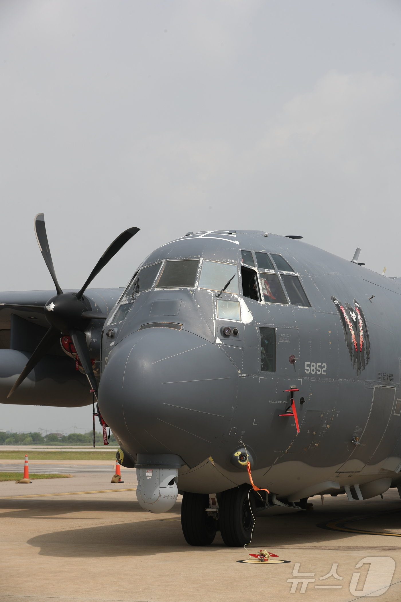 24일 오전 경기 평택시 주한미군 오산공군기지에서 열린 &#39;AC-130J 고스트라이더 미디어데이&#39;에서 AC-130J가 공개되고 있다. 2024.6.24/뉴스1 ⓒ News1 김영운 기자