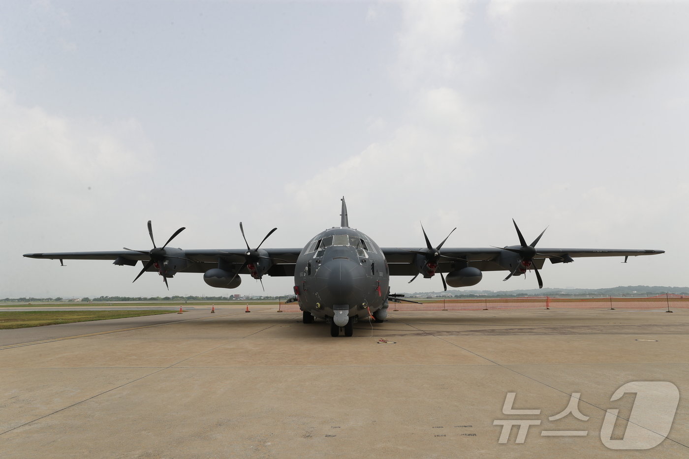 24일 오전 경기 평택시 주한미군 오산공군기지에서 열린 &#39;AC-130J 고스트라이더 미디어데이&#39;에서 AC-130J가 공개되고 있다. 2024.6.24/뉴스1 ⓒ News1 김영운 기자