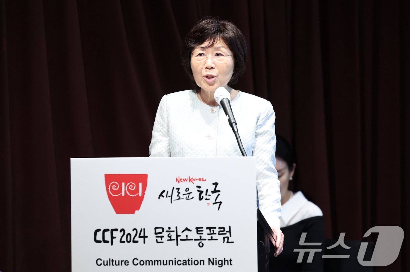 본문 이미지 - 최정화 CICI 이사장이 24일 서울 중구 그랜드 하얏트 서울에서 열린 CCF 2024 문화소통포럼에서 인사말을 하고 있다. 2024.6.24/뉴스1 ⓒ News1 김성진 기자