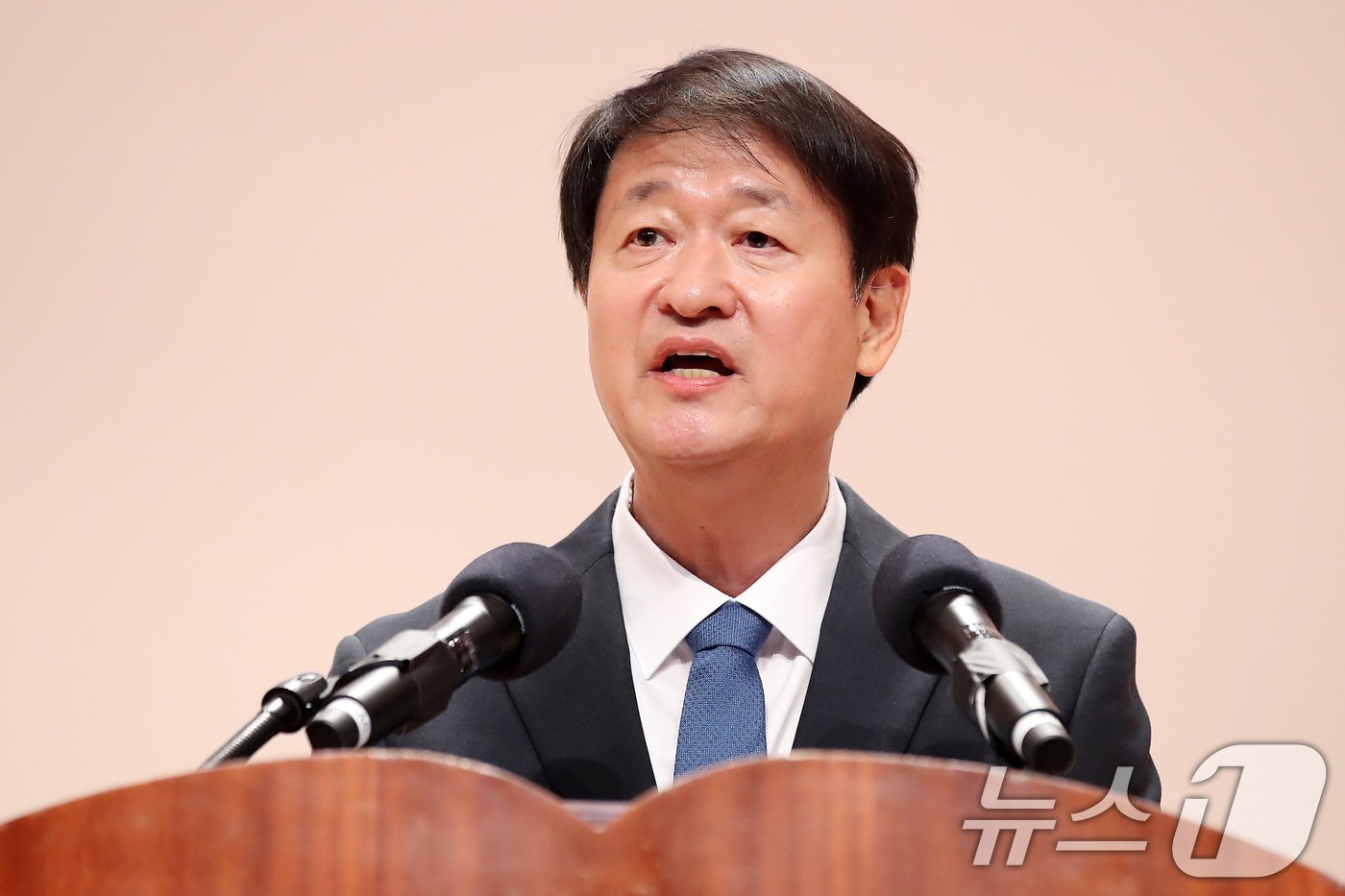 본문 이미지 - 25일 오전 대구 북구 경북대 글로벌플라자에서 열린 '제20대 경북대학교 총장임용후보자선거 합동연설회'에서 기호 1번 이형철 후보가 연설하고 있다. 2024.6.25/뉴스1 ⓒ News1 공정식 기자