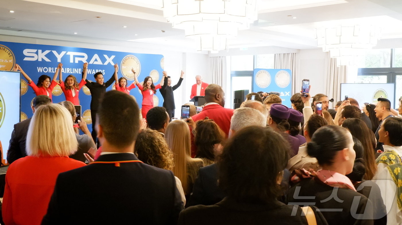 본문 이미지 -  에어아시아 펀 팀의 춤 공연ⓒ News1 윤슬빈 기자