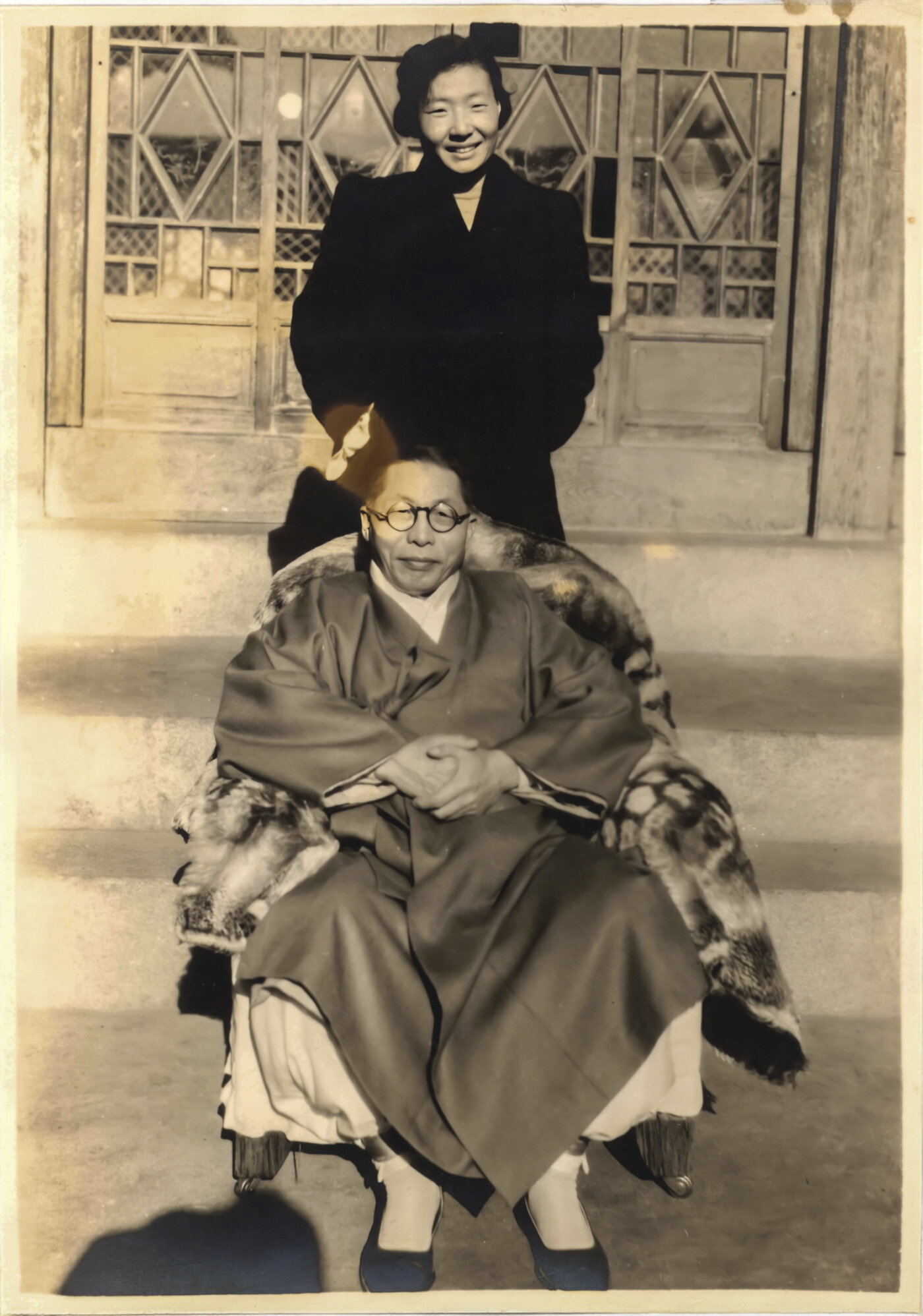 본문 이미지 - 1946년 백범 김구 선생과 안미생 지사,(백범김구기념관 제공)