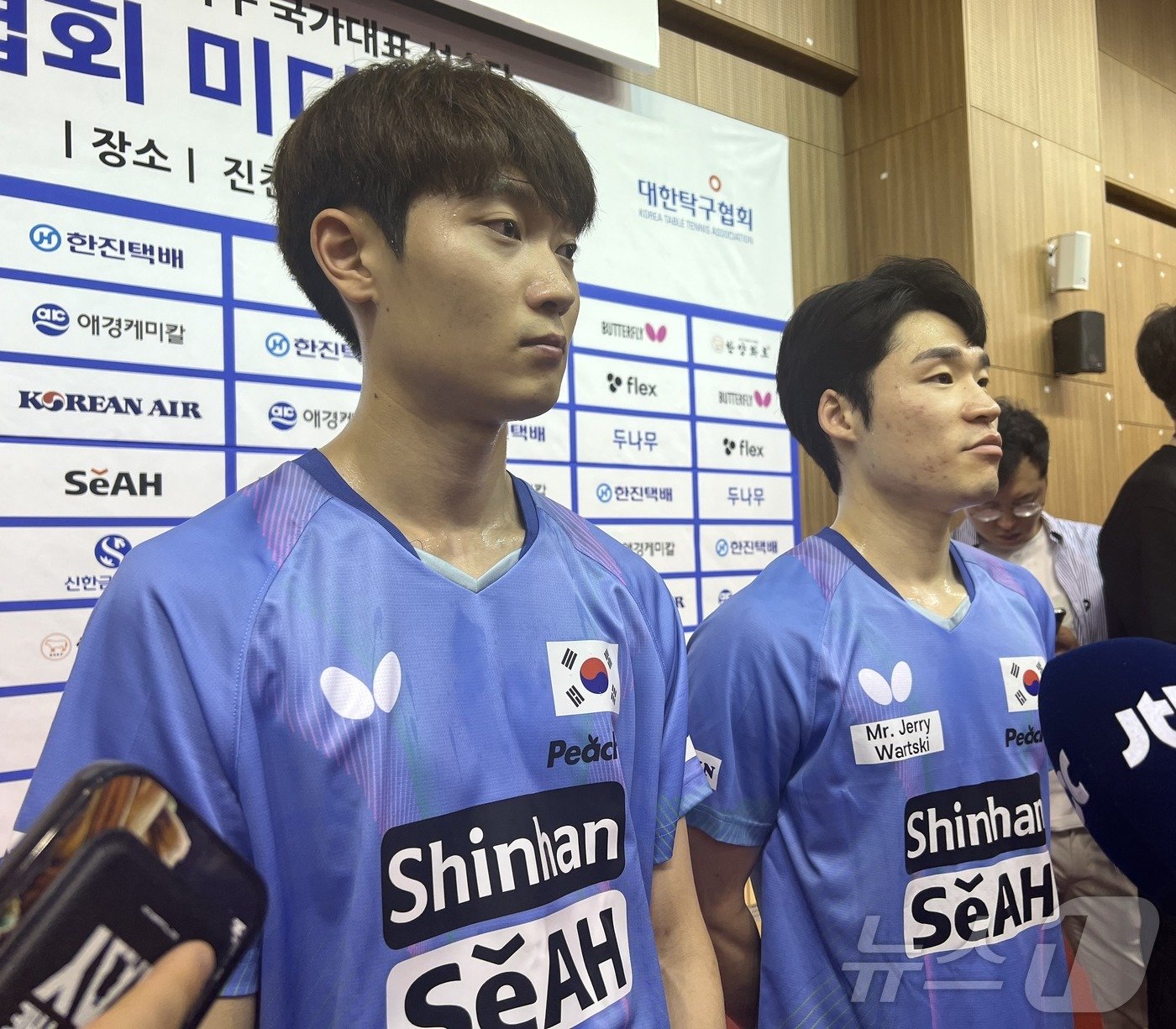 본문 이미지 - 남자 탁구 대표팀의 조대성(왼쪽)과 장우진. 2024.6.25/뉴스1 ⓒ News1 이상철 기자