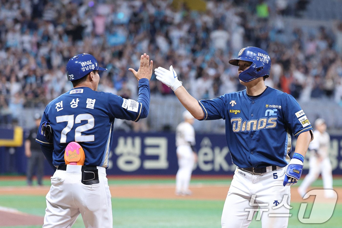 본문 이미지 - NC 다이노스가 4일 KT 위즈와의 경기에서 15-5로 완승했다./뉴스1 ⓒ News1 신웅수 기자