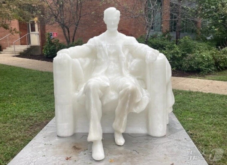 본문 이미지 - 원래의 동상 모습 - 컬처럴 DC 갈무리