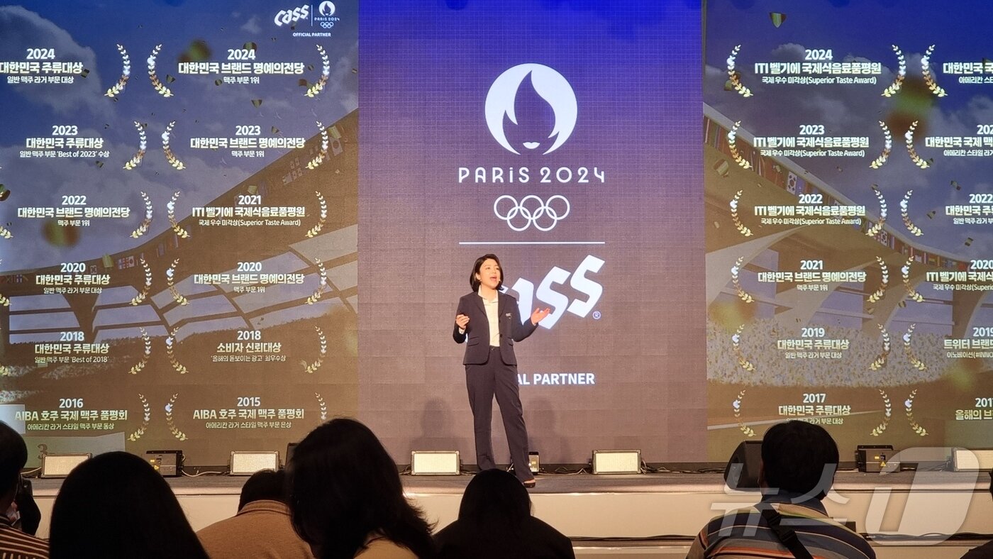 본문 이미지 - 오비맥주는 26일 파리올림픽 공식 파트너 브랜드 선정 기념 기자간담회를 진행했다. 서혜연 내셔널브랜드 총괄 부사장이 마케팅 계획을 설명하고 있다. ⓒ News1 이형진 기자