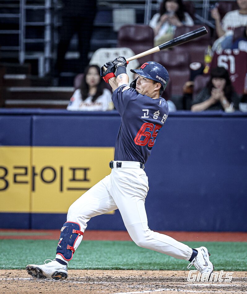 본문 이미지 - 롯데 자이언츠의 중심타자로 거듭난 고승민 (롯데 자이언츠 제공)