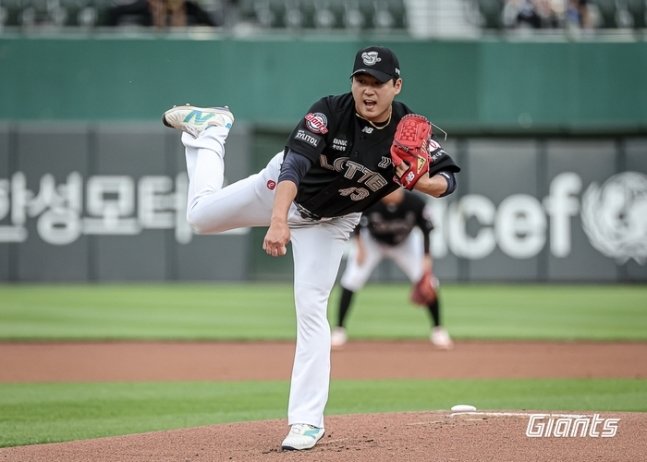 본문 이미지 - 롯데 자이언츠 우완 나균안 (롯데 자이언츠 제공)