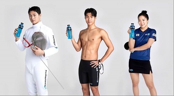 본문 이미지 - 파워에이드 모델로 발탁된 오상욱·황선우·신유빈 선수(왼쪽부터).(한국 코카-콜라사 제공)