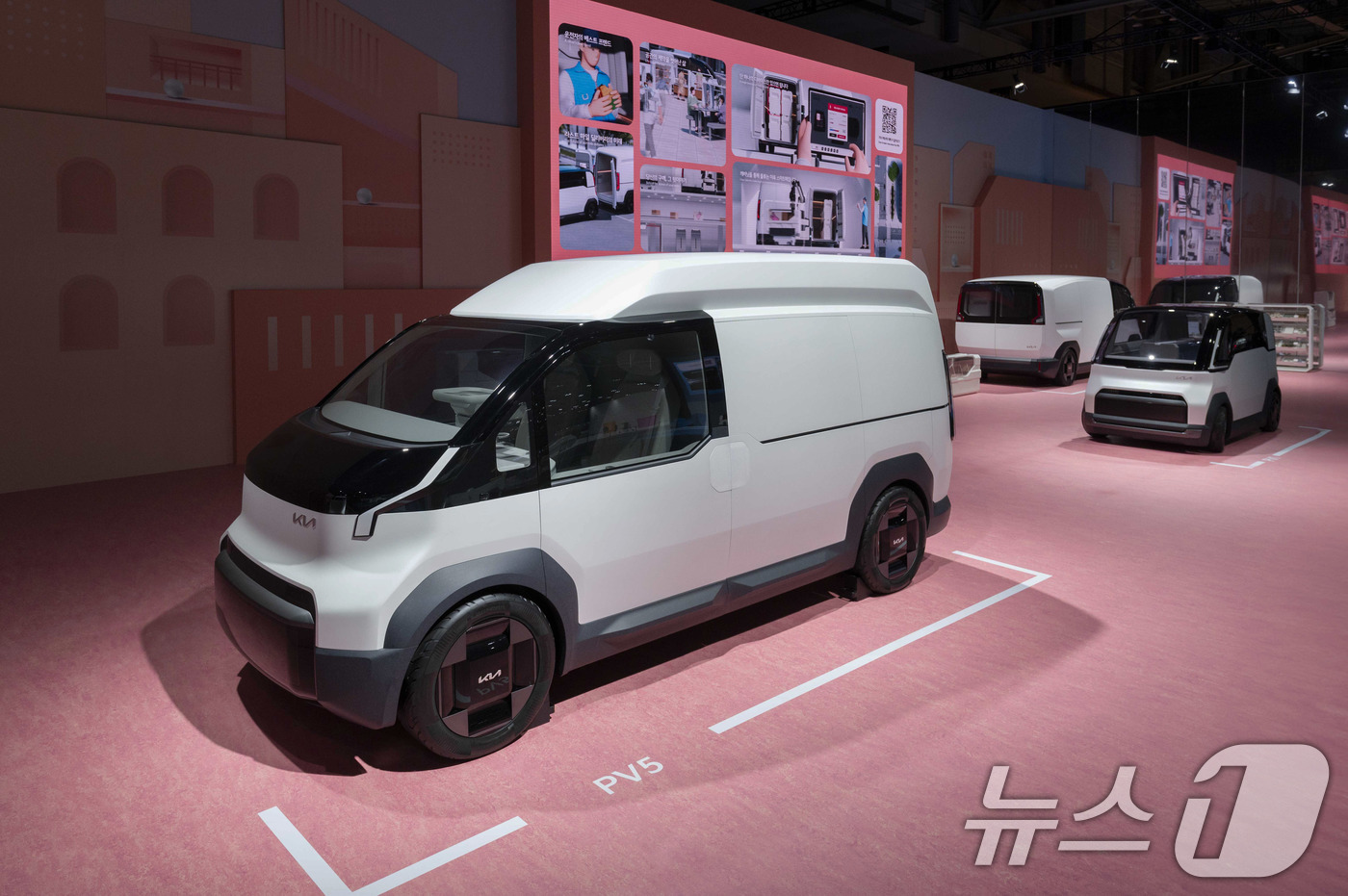 (서울=뉴스1) = 기아가 오는 28일부터 7월 7일까지 부산 벡스코(BEXCO)에서 열리는 '2024 부산모빌리티쇼'에 참가한다고 27일 밝혔다.기아는 움직임과 방향성을 보여주는 …