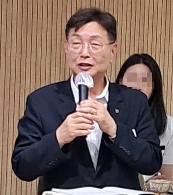 27일 대전 중구 대사동 복합커뮤니티센터에서 열린 해외 저명인사 초청 좌담회 ‘지역 거버넌스의 새로운 길을 묻다’에서 김제선 중구청장이 발언하고 있다. 2024.6.27 /뉴스1 ⓒ News1 최일 기자