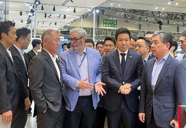 정의선 회장, 부산모빌리티쇼 '깜짝 방문'