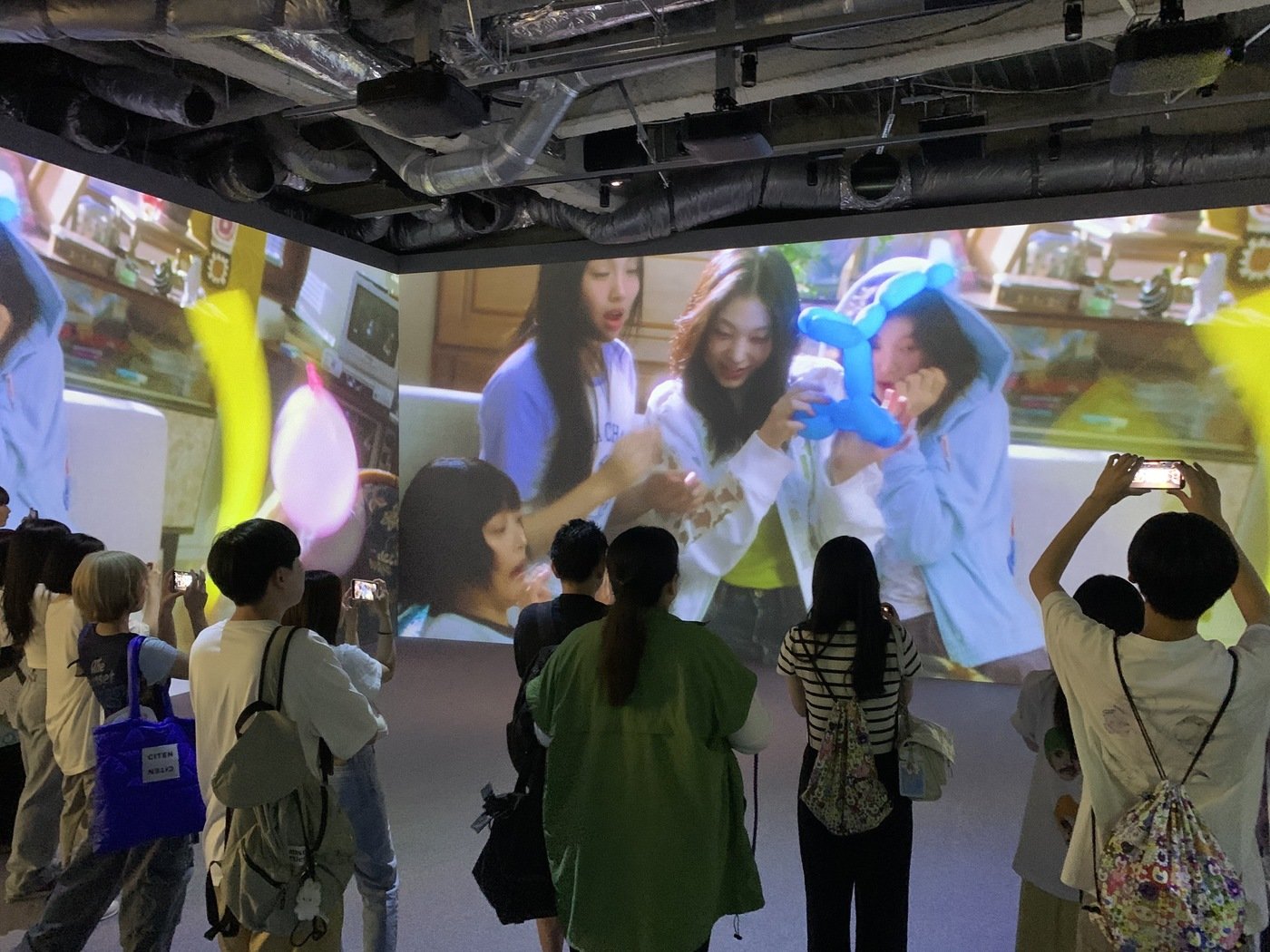 본문 이미지 - 뉴진스 팝업스토어 현장/김민지 기자