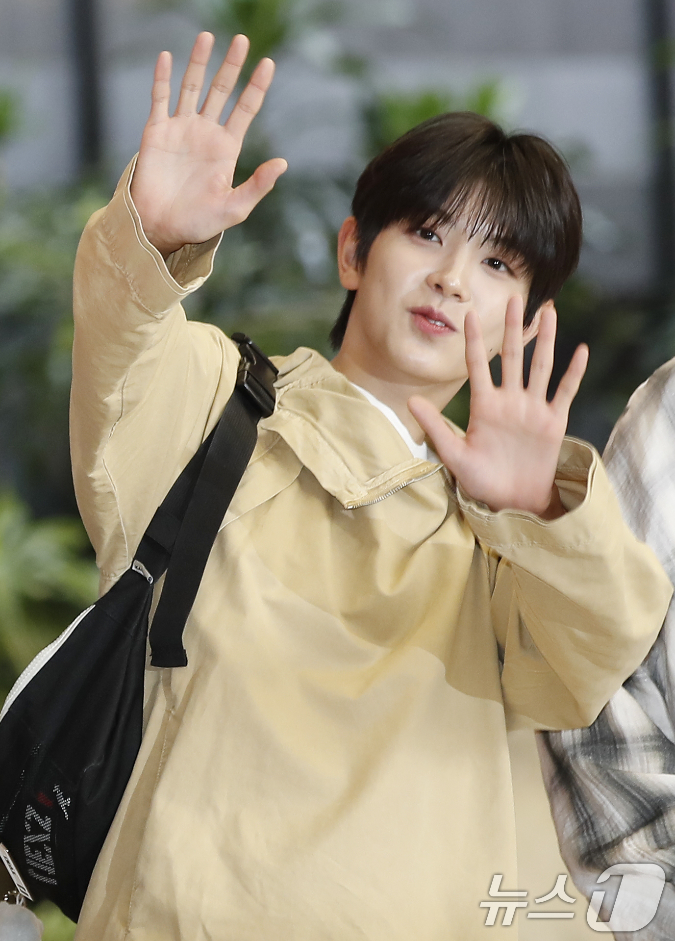 (김포공항=뉴스1) 권현진 기자 = 넥스지 유키가 8일 해외 일정을 위해 김포공항에 도착해 일본으로 출국하기 전 인사를 하고 있다. 2024.6.28/뉴스1