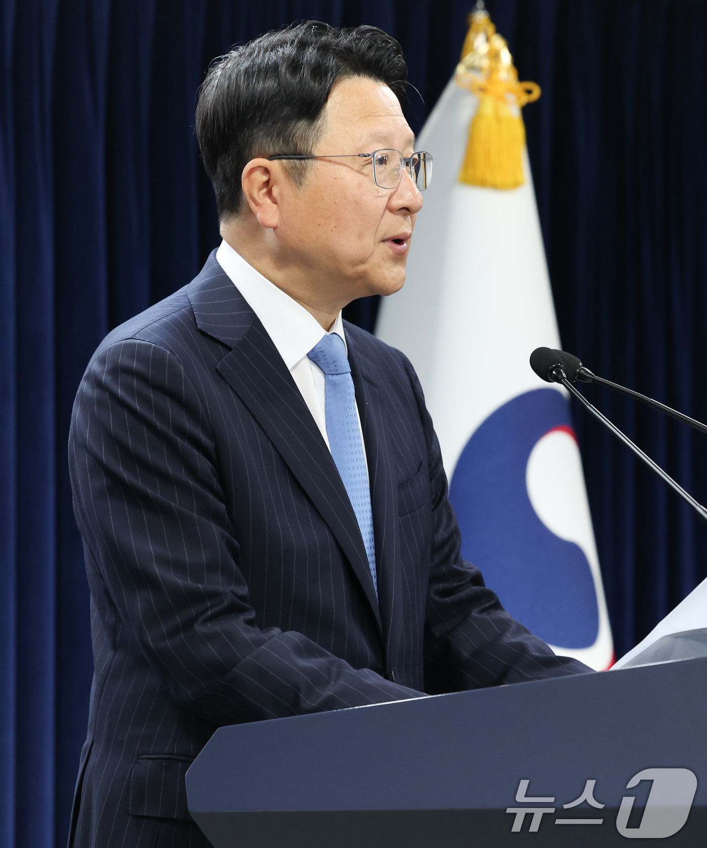 (서울=뉴스1) 허경 기자 = 방문석 도박극복프로젝트 특위 위원장이 28일 서울 종로구 정부서울청사 브리핑실에서 국민통합위원회 도박극복프로젝트 특위 정책제안 브리핑을 하고 있다. …