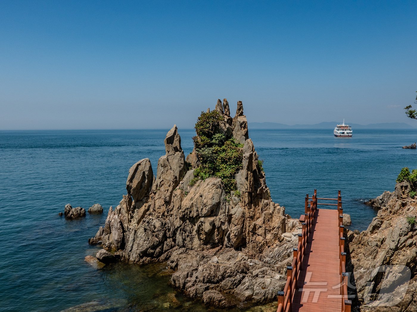 본문 이미지 - 부아산 구름다리 갯티길에서 만나는 오형제 바위&#40;한국관광공사 제공&#41;
