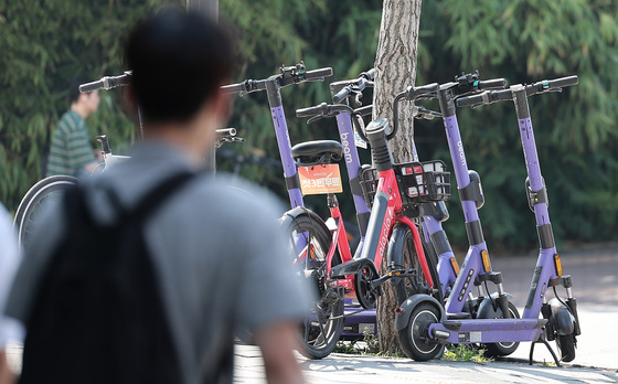 중학생들 전동킥보드에 30대 치여 중태…경찰, 업체에 방조혐의 적용