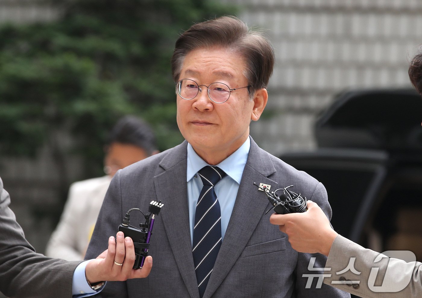 본문 이미지 - 이재명 더불어민주당 전 대표가 28일 오후 서울 서초구 서울중앙지방법원에서 열린 공직선거법 위반 공판에 출석하고 있다. 2024.6.28/뉴스1 ⓒ News1 임세영 기자