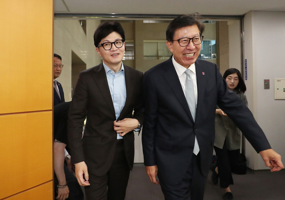 박형준, 한동훈과 미묘한 동거?…반사이익 노리며 해당행위 차단