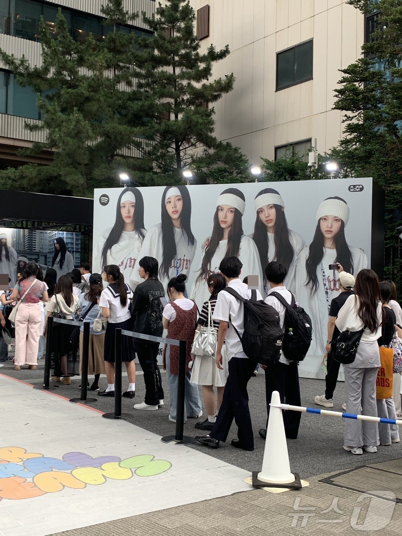 본문 이미지 - 일본 시부야에 위치한 뉴진스 스포티파이 특별 존./김민지 기자