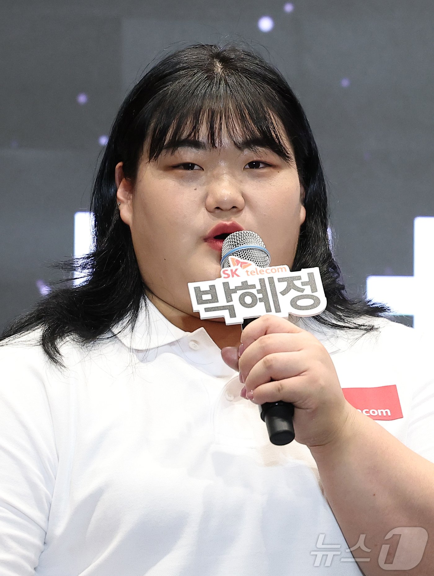본문 이미지 - 역도 박혜정이 29일 서울 중구 SK T타워에서 열린 Team SK 2024 파리 올림픽 출정식에서 출사표를 밝히고 있다. 2024.6.29/뉴스1 ⓒ News1 김성진 기자