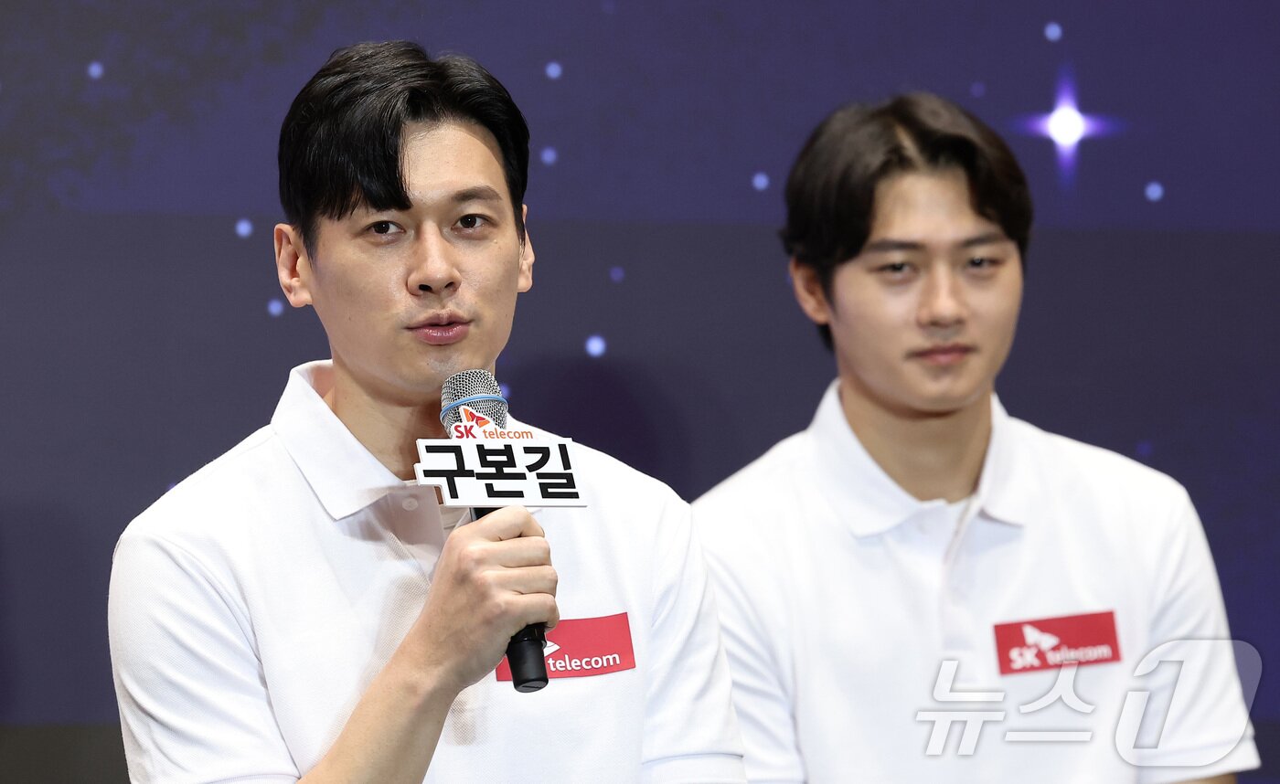 본문 이미지 - 펜싱 구본길&#40;왼쪽&#41;이 29일 서울 중구 SK T타워에서 열린 Team SK 2024 파리 올림픽 출정식에서 출사표를 밝히고 있다. 2024.6.29/뉴스1 ⓒ News1 김성진 기자