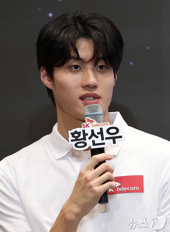 본문 이미지 - 수영 황선우가 29일 서울 중구 SK T타워에서 열린 Team SK 2024 파리 올림픽 출정식에서 출사표를 밝히고 있다. 2024.6.29/뉴스1ⓒ News1 김성진 기자 