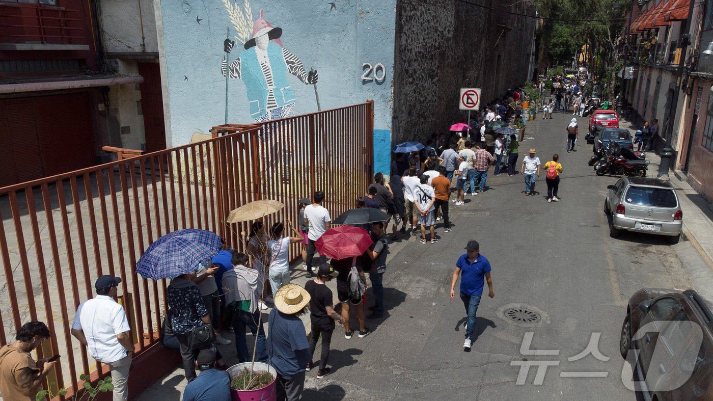 2일&#40;현지시간&#41; 멕시코 멕시코 시티에서 유권자들이 대선 투표에 참여하고 있다. 2024.06.02. ⓒ 로이터=뉴스1 ⓒ News1 정윤영 기자