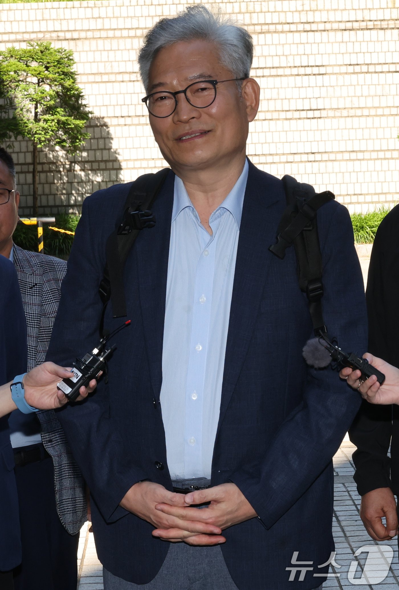 본문 이미지 - 돈봉투 의혹을 받고 있는 송영길 소나무당 대표가 3일 오전 서울 서초구 서울중앙지방법원에서 열린 1심 속행 공판에 출석하고 있다. (공동취재) 2024.6.3/뉴스1 ⓒ News1 박지혜 기자