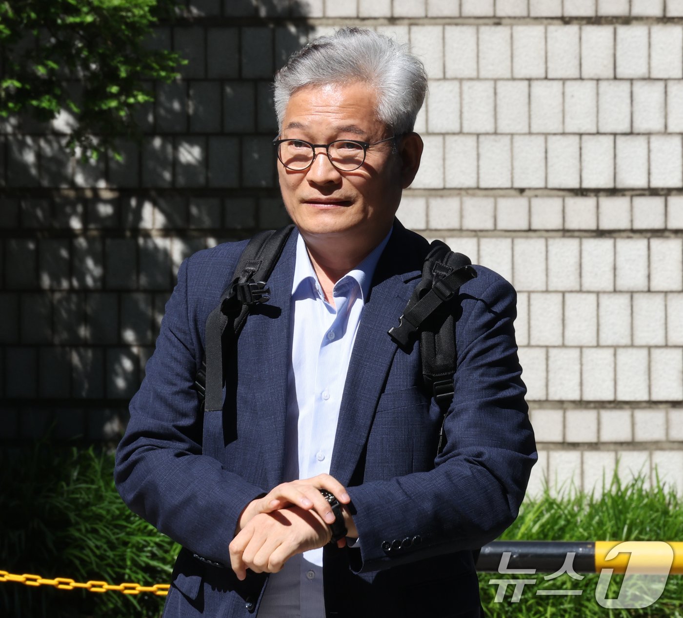 본문 이미지 - 돈봉투 의혹을 받고 있는 송영길 소나무당 대표가 3일 오전 서울 서초구 서울중앙지방법원에서 열린 1심 속행 공판에 출석하고 있다. (공동취재) 2024.6.3/뉴스1 ⓒ News1 박지혜 기자