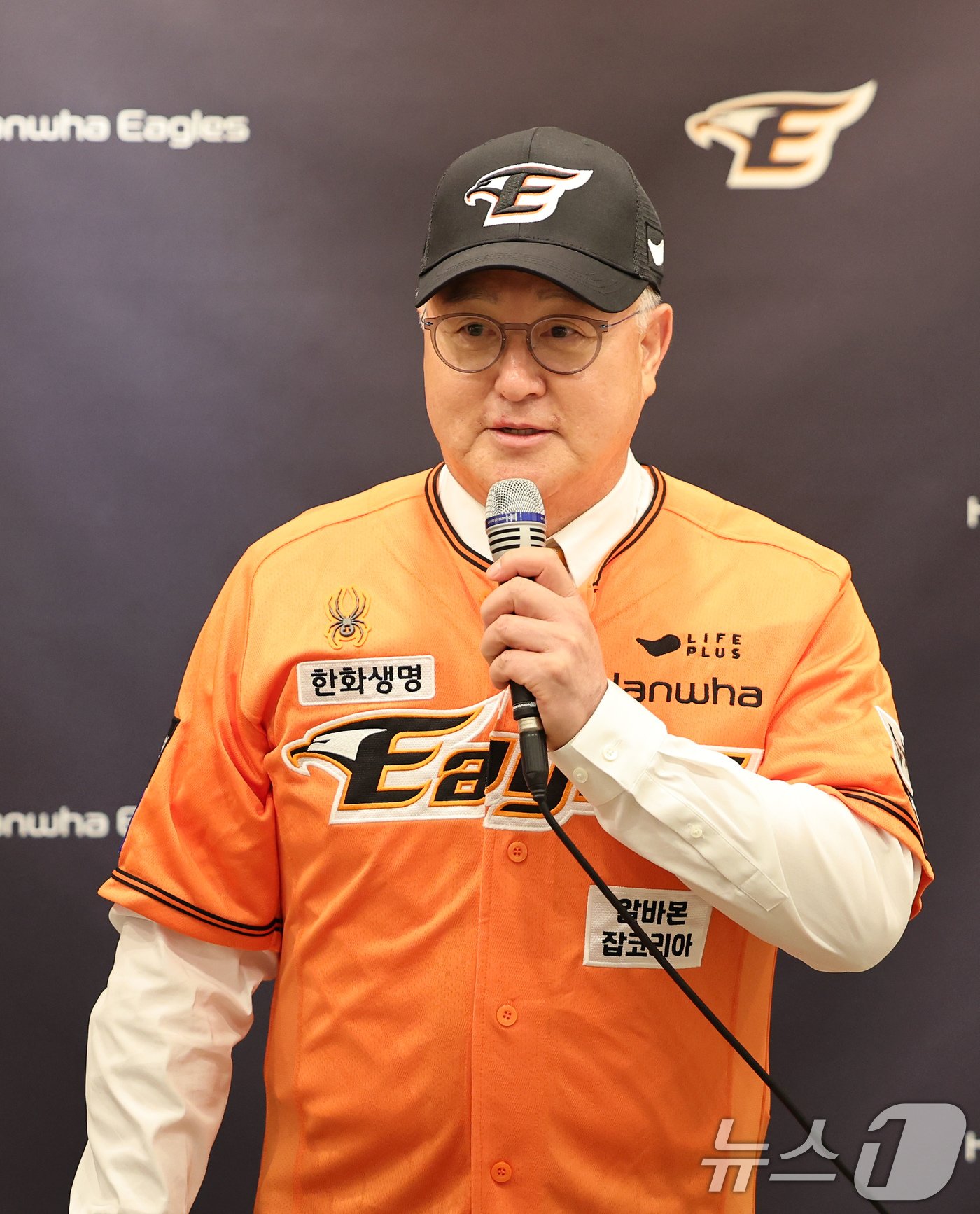 본문 이미지 - 김경문 한화이글스 신임 감독이 3일 오후 대전 중구 한화생명 이글스파크에서 열린 취임식에서 발언하고 있다. 2024.6.3/뉴스1 ⓒ News1 김기태 기자