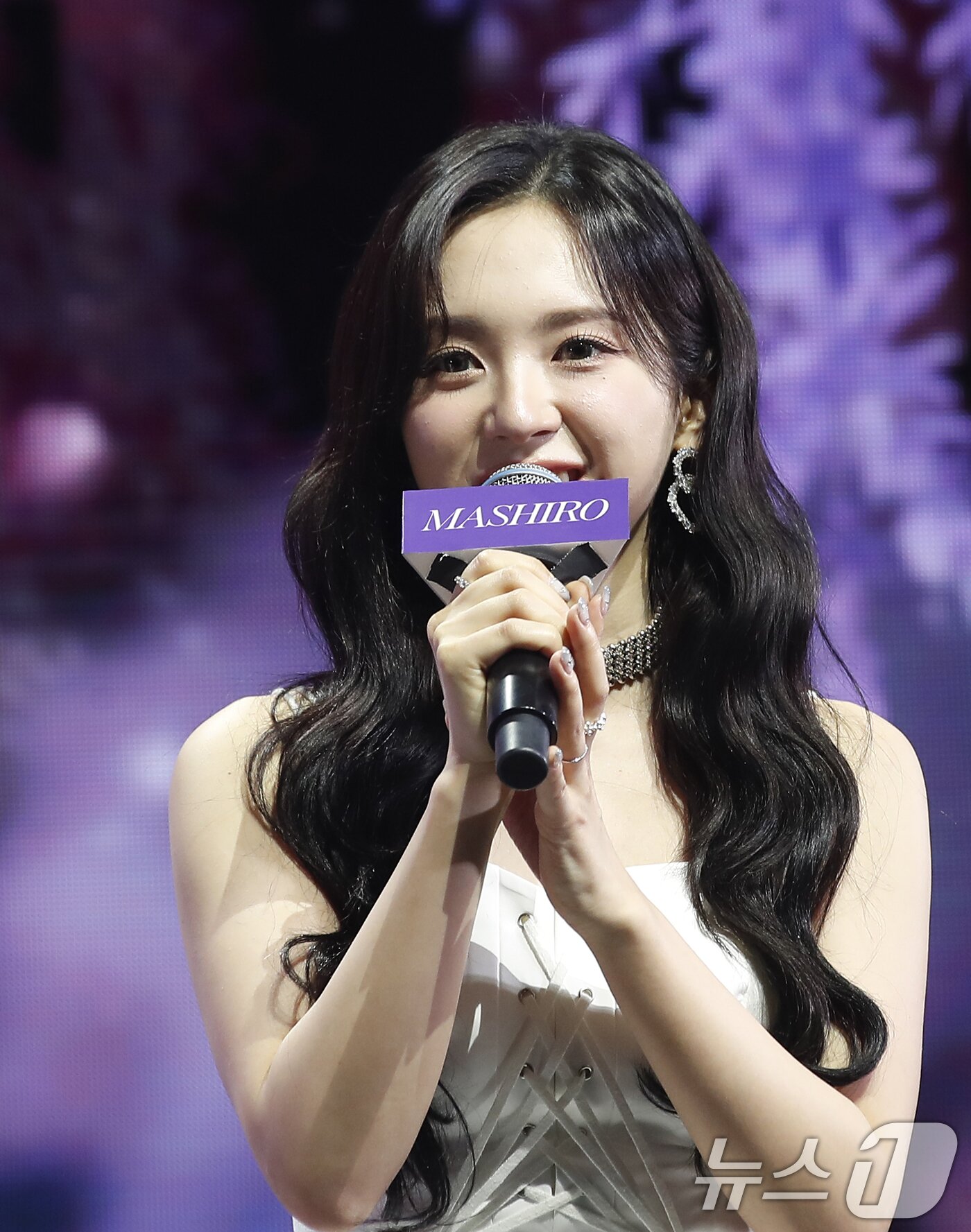 본문 이미지 - 그룹 케플러(Kep1er) 마시로가 3일 오후 서울 광진구 예스24라이브홀에서 가진 정규 1집 ‘켑원고잉 온(Kep1going On)’ 발매 기념 쇼케이스에서 마지막 앨범 작업에 대한 질문에 답하고 있다. 2024.6.3/뉴스1 ⓒ News1 권현진 기자