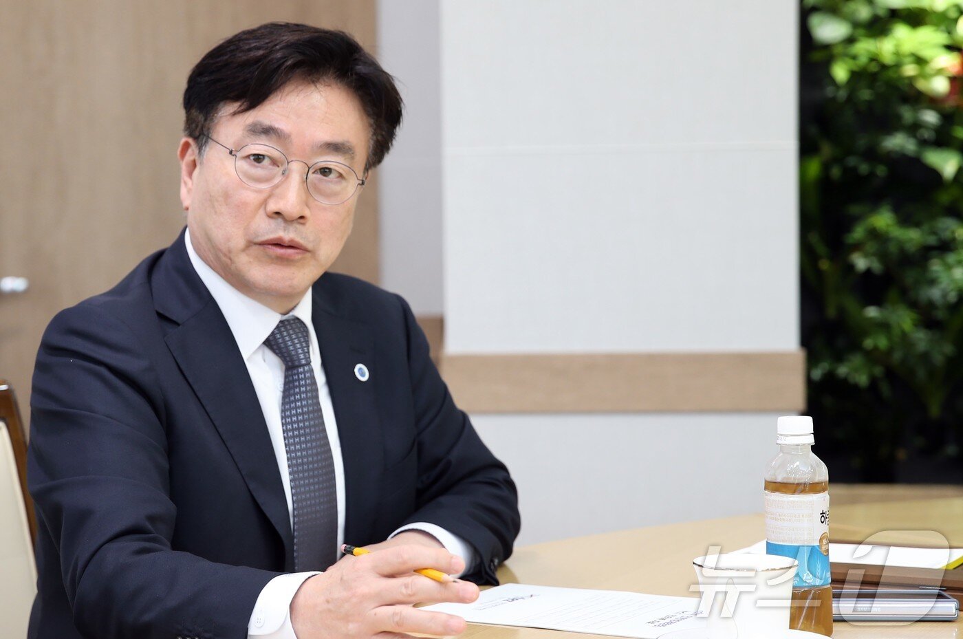 본문 이미지 - 윤원석 인천경제청장이 뉴스1과 인터뷰를 하고 있다. &#40;인천경제청 제공. 재판매 및 DB금지&#41; / 뉴스1