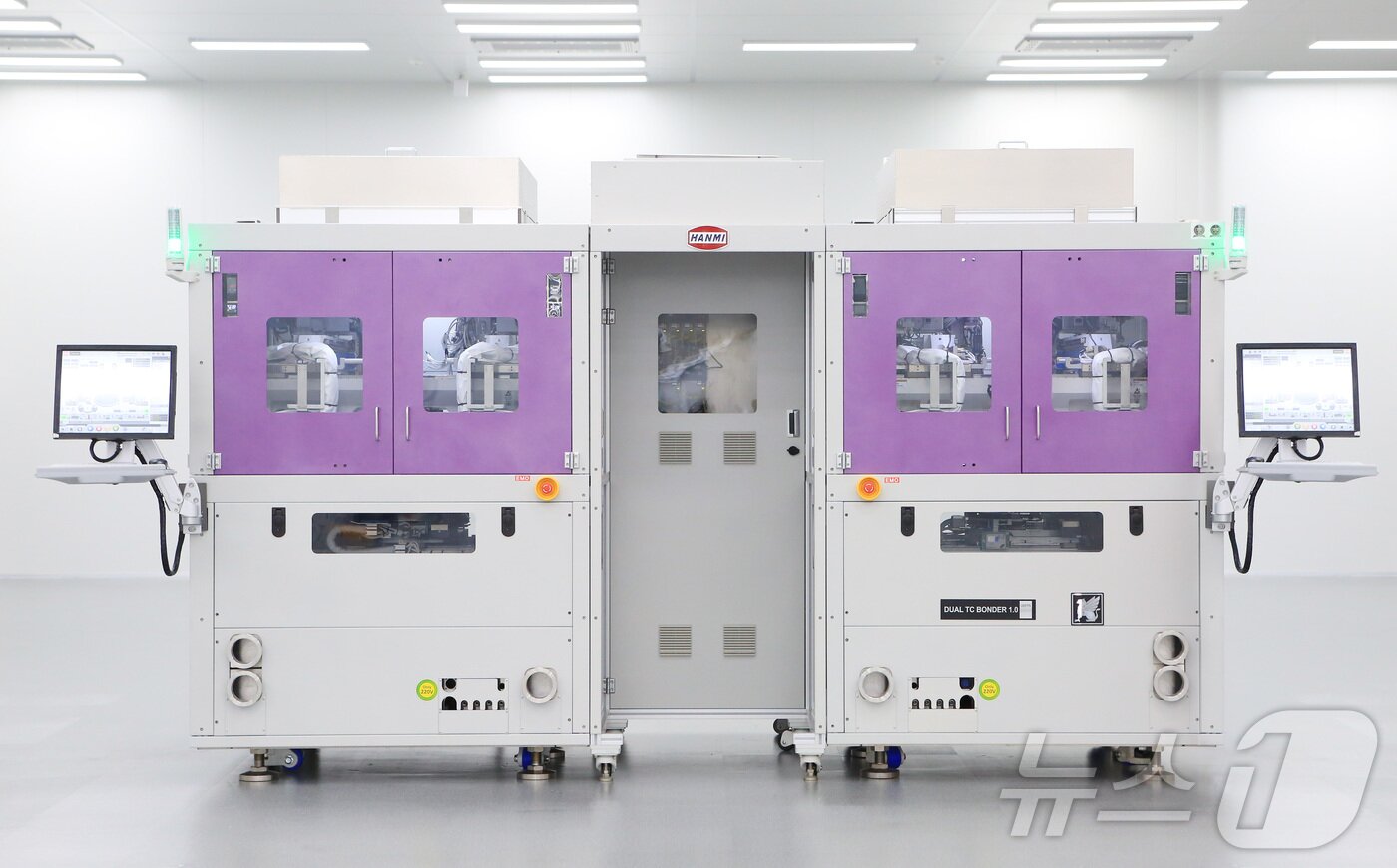 본문 이미지 - 한미반도체 듀얼 TC본더 /제공 = 한미반도체 ⓒ News1 장도민 기자