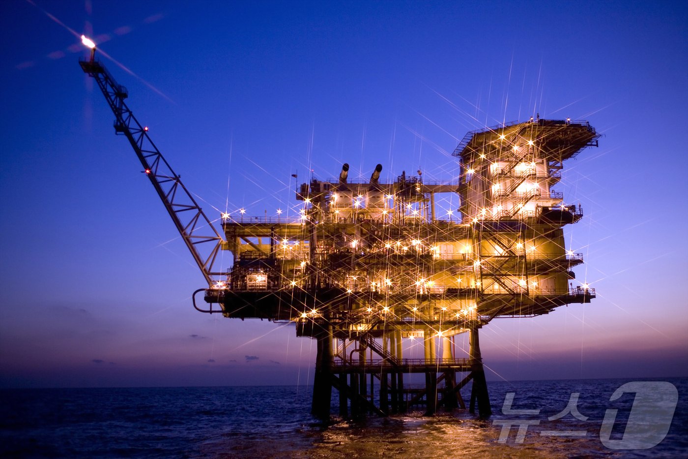 본문 이미지 - 1988년 동해에서 발견된 4500만배럴 규모 가스전. (석유공사 제공)