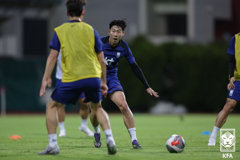 본문 이미지 - 2026 북중미 월드컵 아시아 2차 예선 조별리그 C조 5차전 싱가포르전을 앞둔 한국 축구 국가대표팀 손흥민이 3일(현지시간) 오후 싱가포르 비샨 스타디움에서 훈련을 하고 있다. (대한축구협회 제공) 2024.6.3/뉴스1