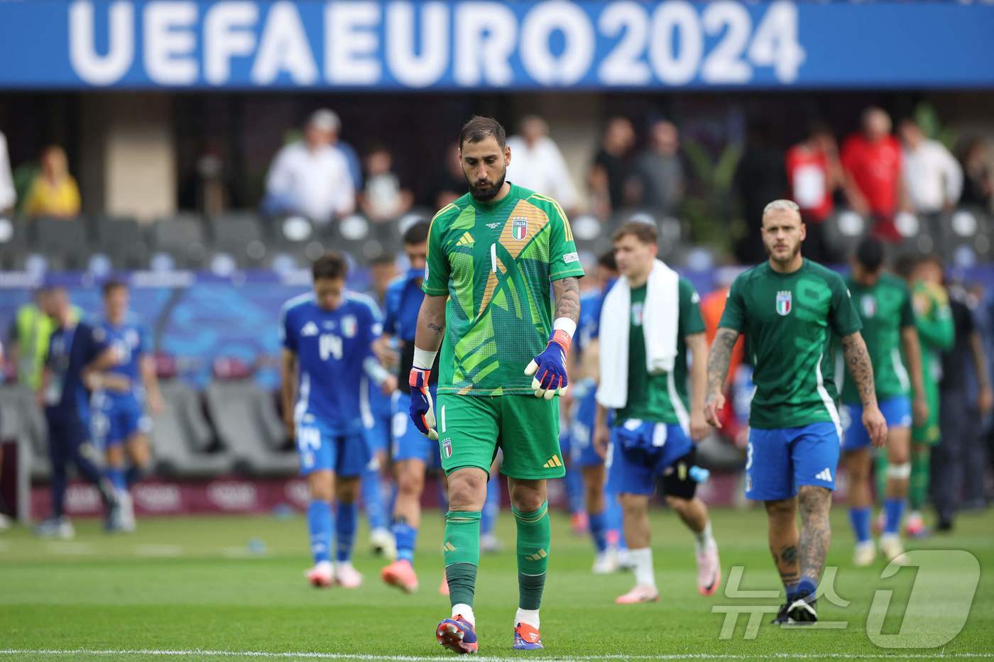 본문 이미지 - 유로 2024 16강전에서 탈락한 이탈리아.  ⓒ AFP=뉴스1