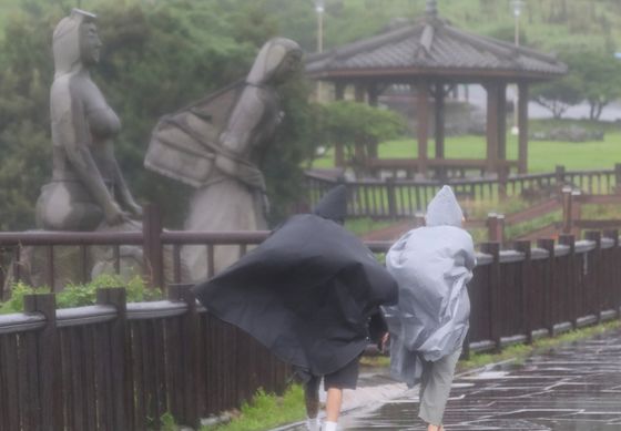 [오늘의 날씨] 제주(29일,일)…오전 비, 초속 15m 강풍 주의