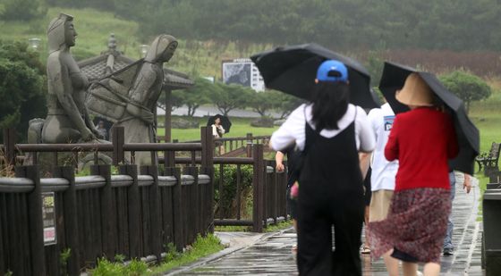 [오늘의 날씨] 제주(1일, 화)…가끔 비, 강풍·너울 주의