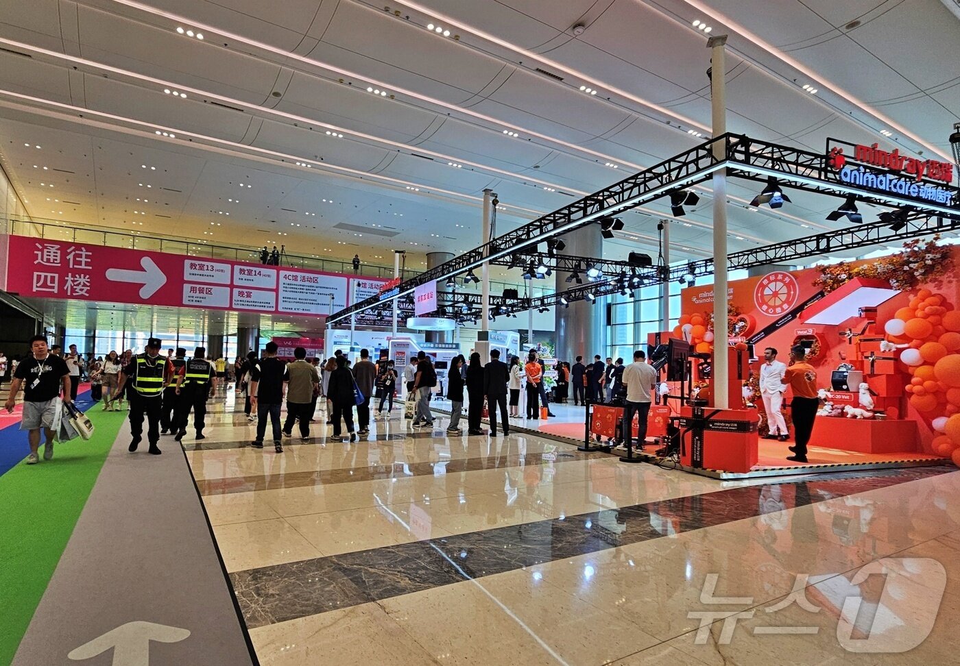 본문 이미지 - 제16회 동서부소동물임상수의사대회가 열린 중국 항저우 인터내셔널 엑스포 센터 내 마인드레이 부스 ⓒ 뉴스1 최서윤 기자