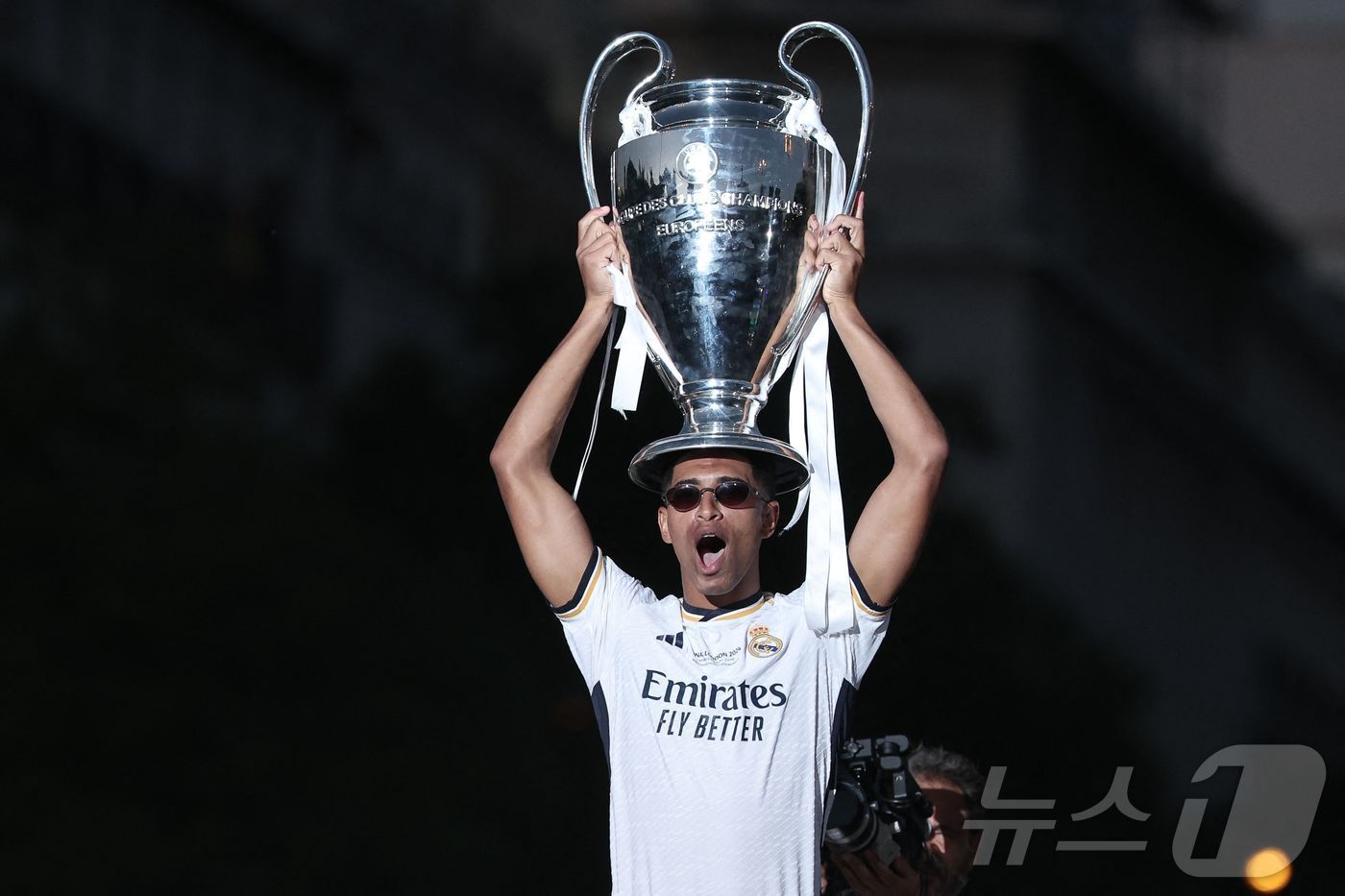 본문 이미지 - 영플레이어상을 받은 주드 벨링엄. ⓒ AFP=뉴스1