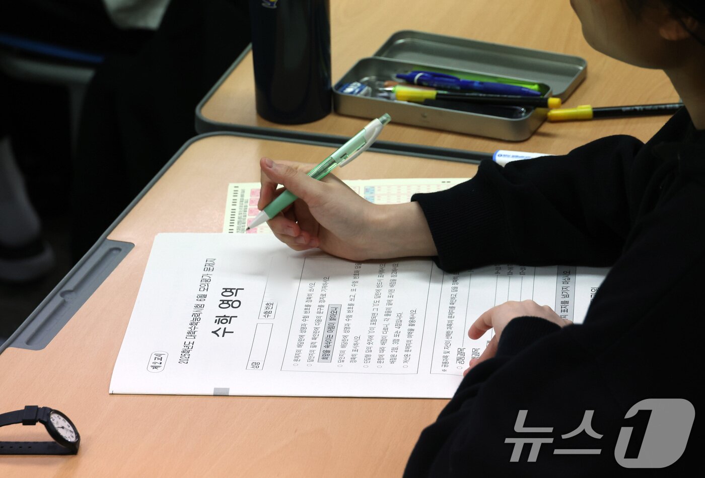 본문 이미지 - 2025학년도 대학수학능력시험 6월 모의평가일인 4일 서울 양천구 목동 종로학원 본원에서 수험생들이 2교시 수학영역 시험을 치르고 있다. &#40;공동취재&#41; 2024.6.4/뉴스1 ⓒ News1 유승관 기자
