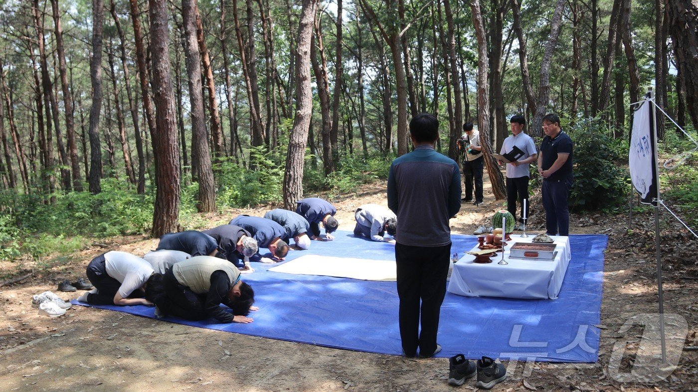 합천군이 지난 3일 옥전고분군 발굴조사에 앞서 개토제를 열고 있다&#40;합천군 제공&#41;.