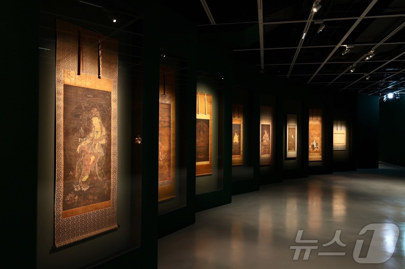 본문 이미지 - 호암미술관의 '진흙에 물들지 않는 연꽃처럼'전(展).(삼성전자 제공) ⓒ News1