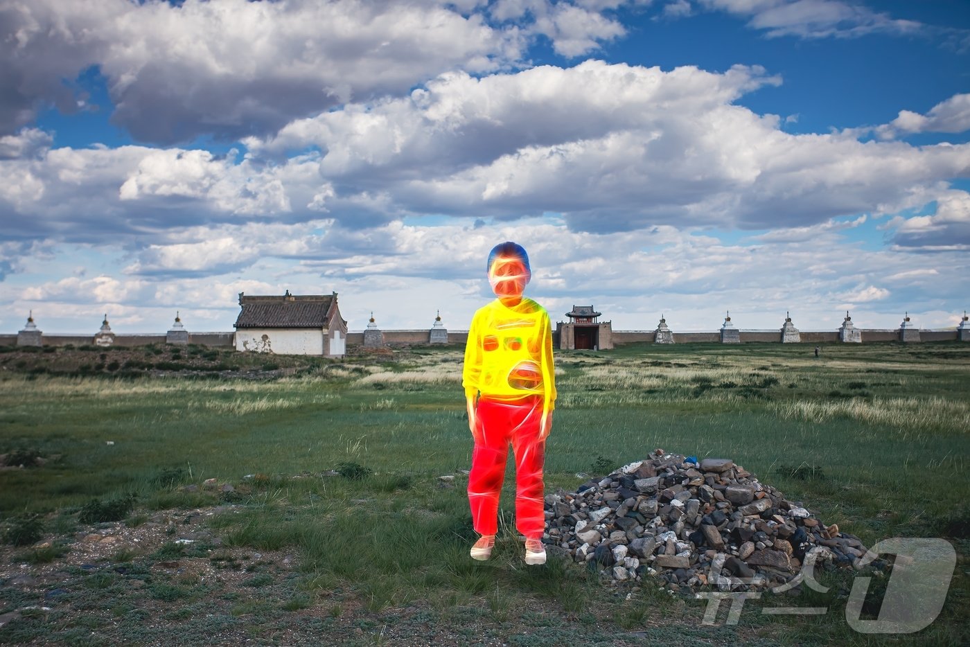 몽골 땅에 대한 다양한 시선을 미술의 스케치 기법을 활용하여 미술적 작업으로 담은 사진작가 황인선의 사진전 &#39;침묵의 땅&#39;이 오는 6월 11일부터 ‘갤러리브레송’에서 개최된다. 