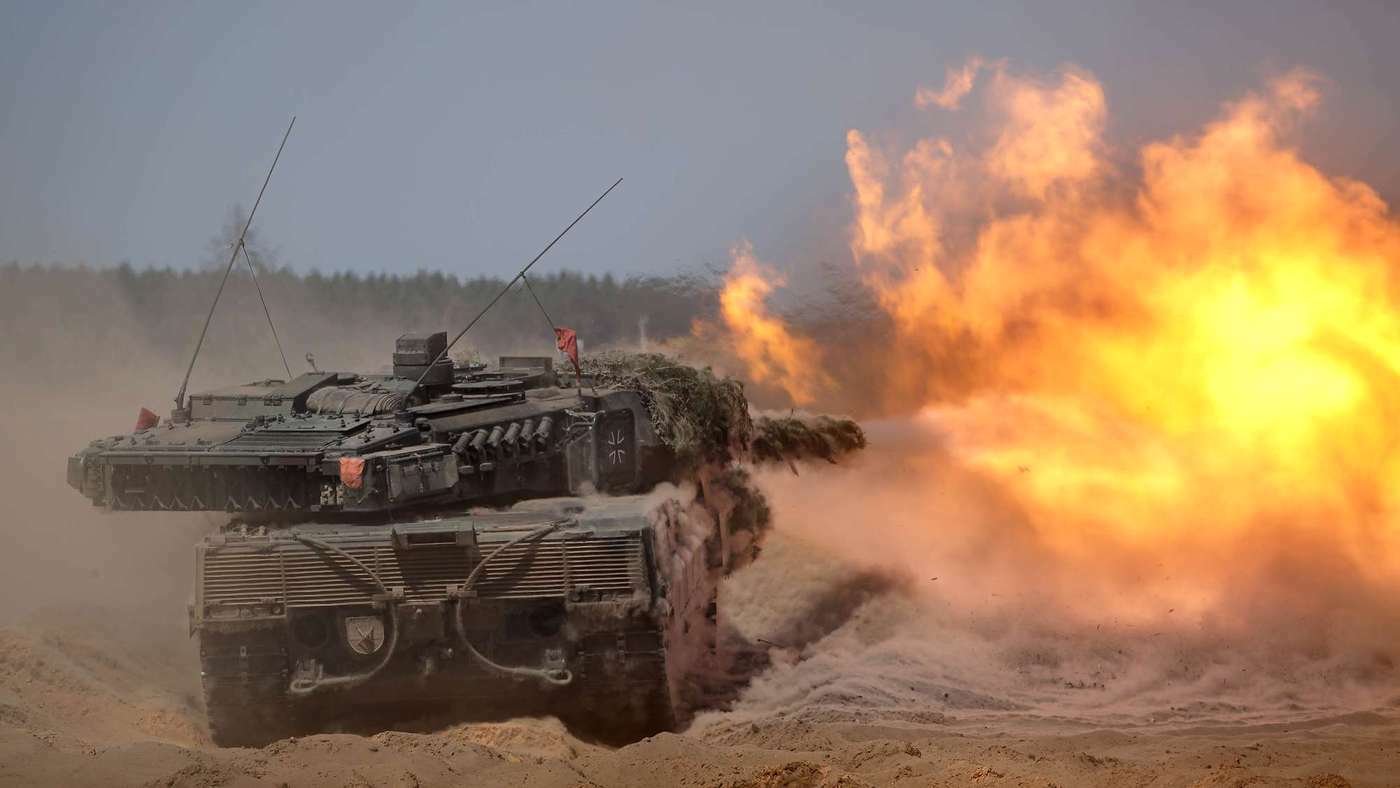 본문 이미지 - 리투아니아에서 열린 '쿼드리가 2024' 훈련에서 독일군 레오파르트2 전차가 포를 내뿜고 있다. (출처=독일연방군) 2024. 6.5.