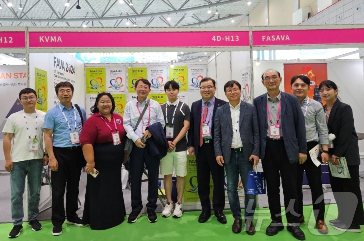 본문 이미지 - 대한수의사회는 중국 항저우 인터내셔널 엑스포 센터에서 열린 '제16회 동서부소동물임상수의사대회'에서 '파바 2024'를 홍보했다(수의사회 제공). ⓒ 뉴스1